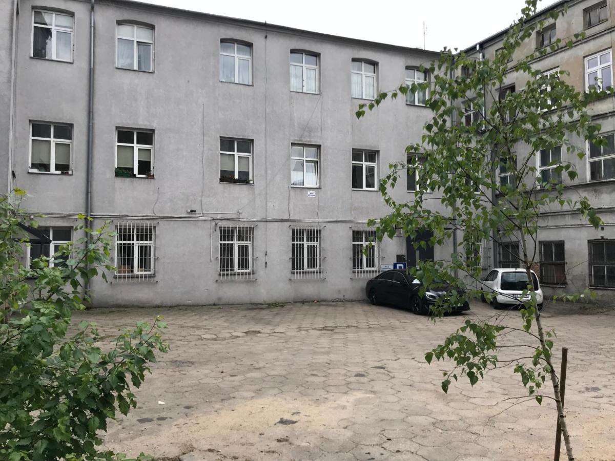 Studio Black And White Apartment Lodz  Luaran gambar