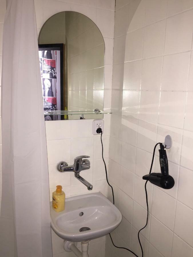 Studio Black And White Apartment Lodz  Luaran gambar