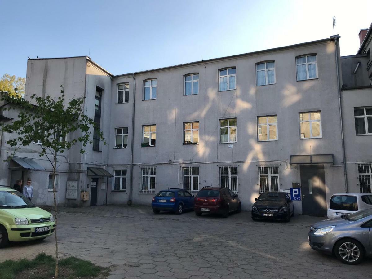 Studio Black And White Apartment Lodz  Luaran gambar